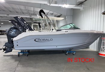 2023 Robalo R207 Alloy Gray Boat